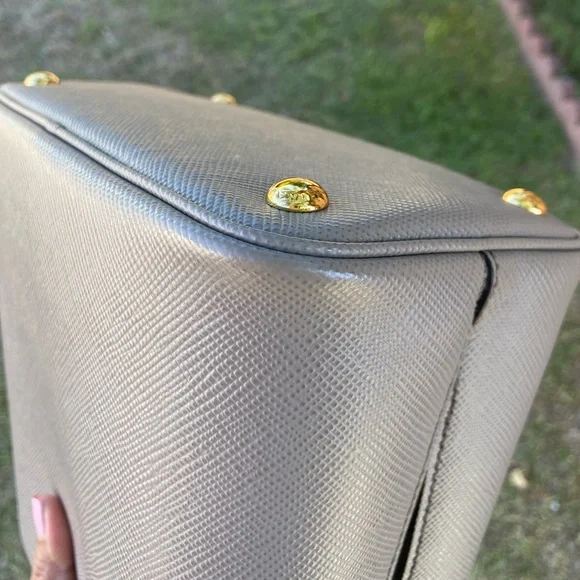 Authentic Prada saffiano leather panier bucket bag - Picture 7 of 17